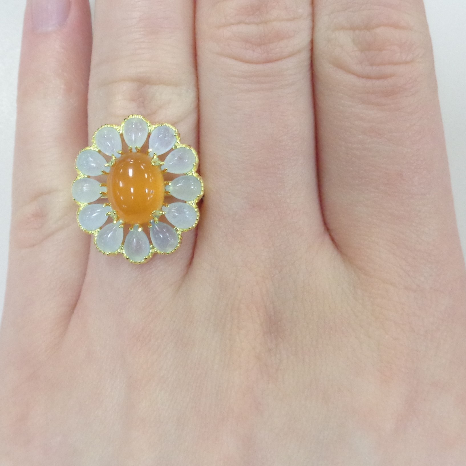 Серебряное кольцо с халцедоном и аквамаринами